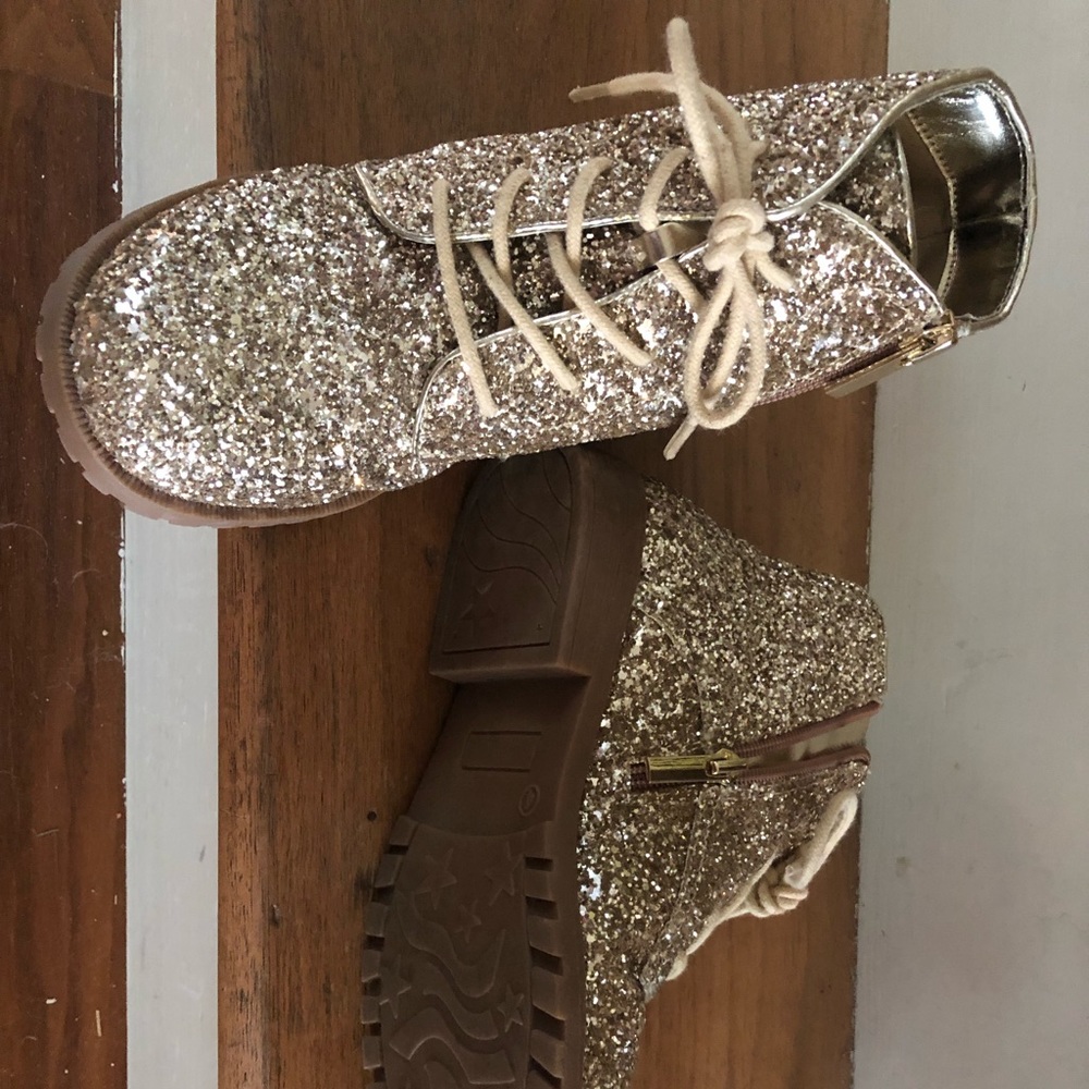 KIDPIK Girls gold glitter shoes